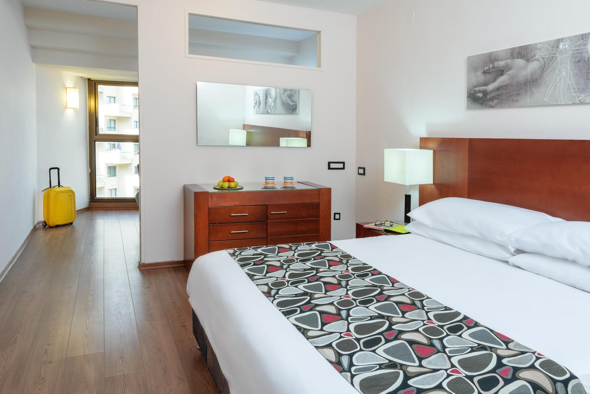 Leonardo Hotel Тверия Экстерьер фото