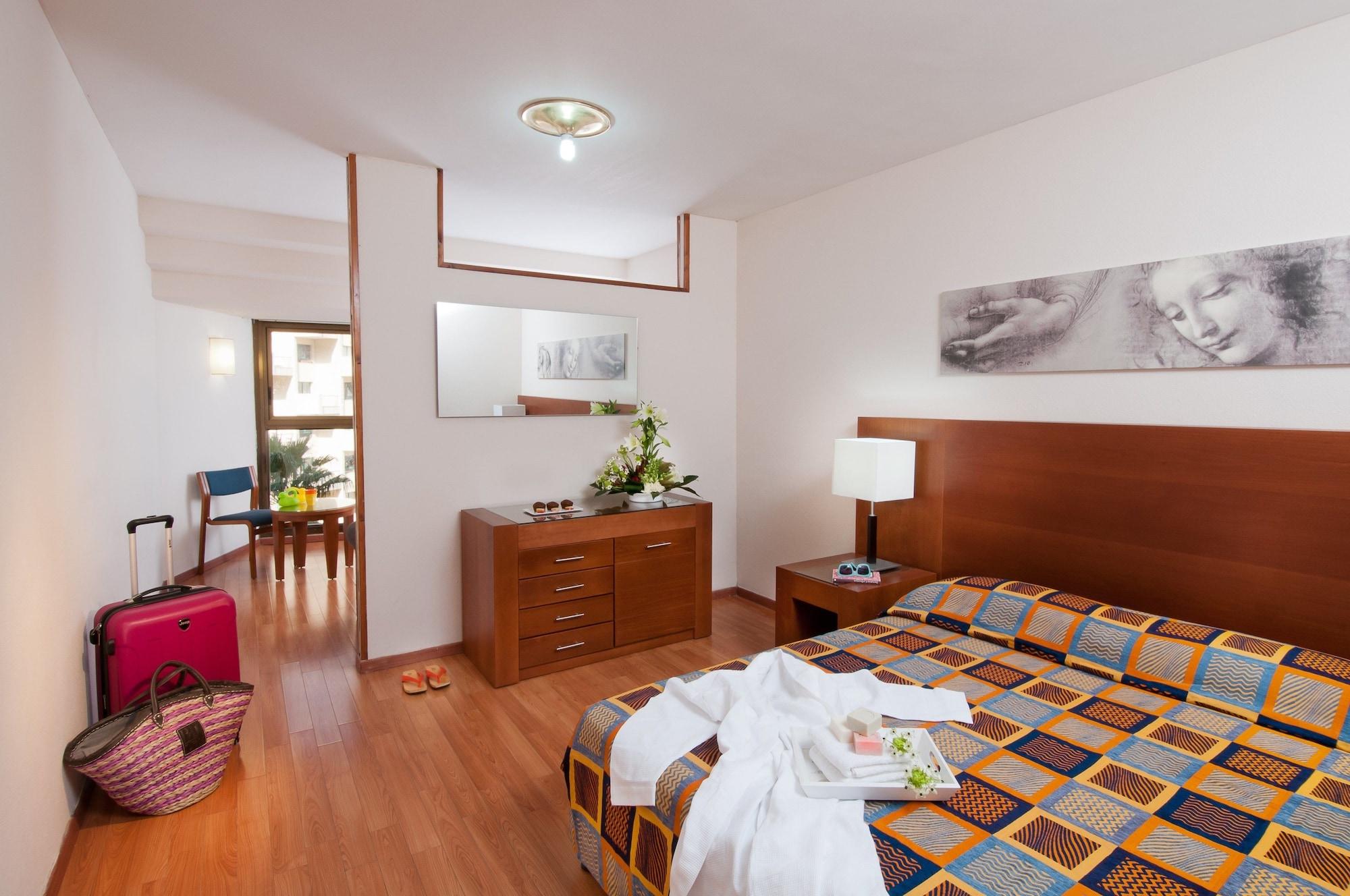 Leonardo Hotel Тверия Экстерьер фото